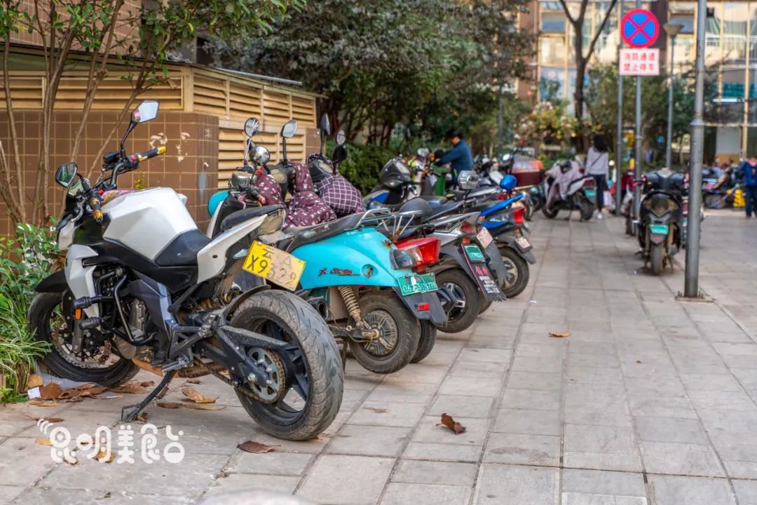 昆明每天卖的最好的美食,昆明每天卖几百桌的街边美食