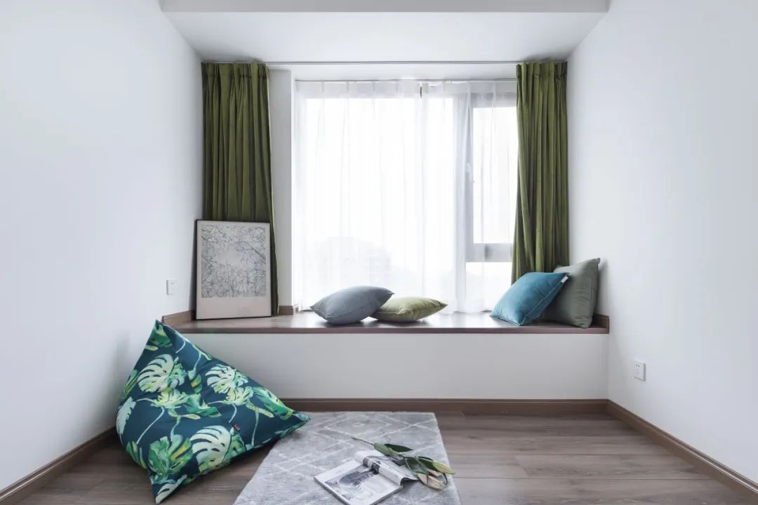 飘窗窗帘怎么挂,飘窗窗帘装里面好看还是外面好