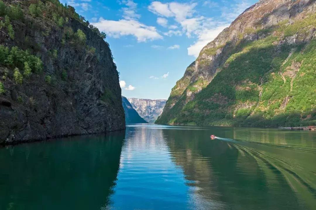 它连续N年被评为全球最宜居国度No.1，此生攒钱也要去！