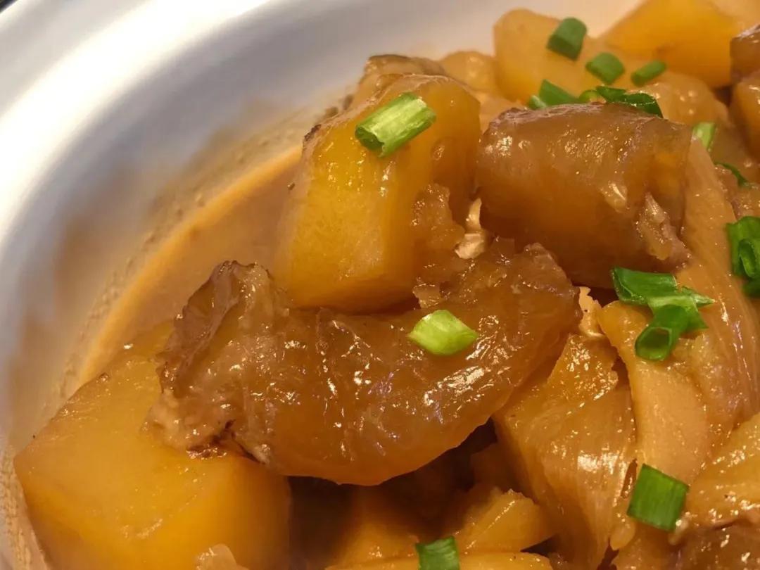 潮爸8月12日午餐记录，鲍鱼烧牛蹄筋、龙口粉丝烧大虾