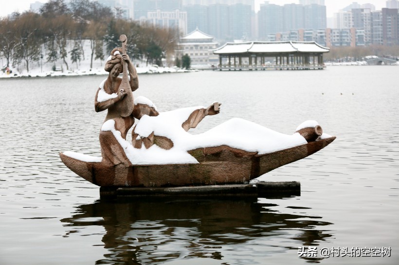 一个风花雪月的夜晚,一场人间烟火气的夜晚