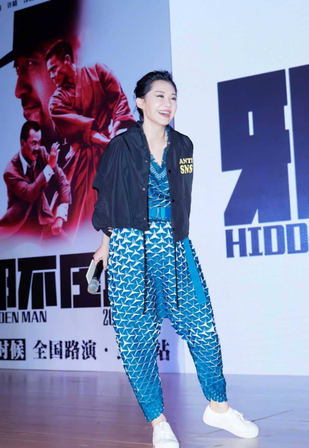 49岁许晴穿着打扮像个19岁少女,54岁许晴穿搭