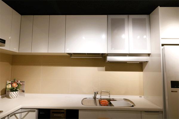 橱柜高度不够放不了净水器,橱柜太高了够不着