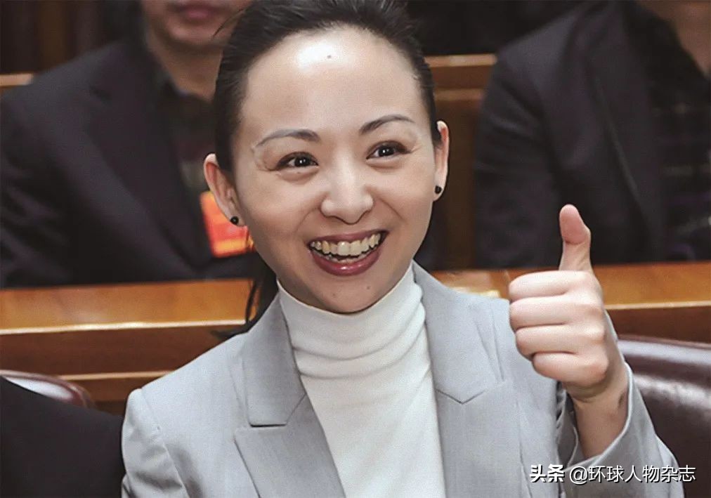 泪目!默念歌词12年,今天政协开幕,曾经的“千手观音”用手“唱响”*歌国**