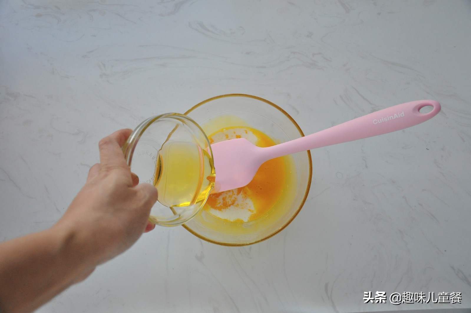 这种蔬菜代替翻糖和豆沙更健康，复活节咱们一起来做杯子蛋糕吧