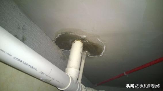 卫生间墙面渗水发霉解决方法,怎样区分卫生间渗水还是水管漏水