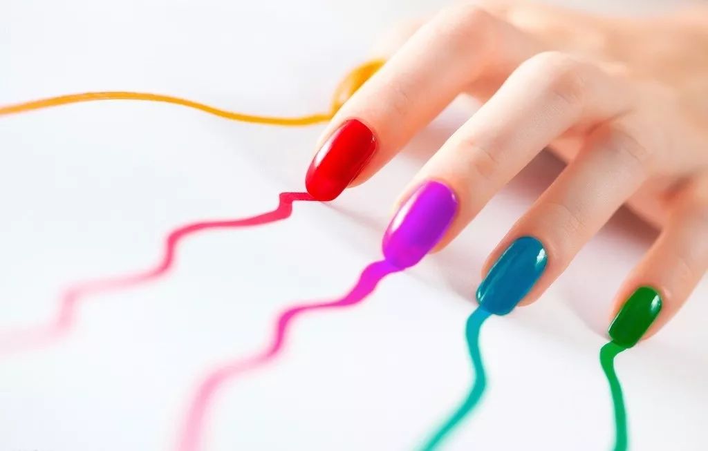 甲油胶难涂匀是胶有问题吗,裸色甲油胶为什么涂不匀