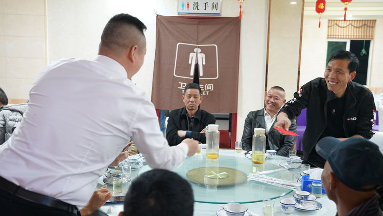 雷帝国际彩砂施工视频,雷帝国际瓷砖辅料