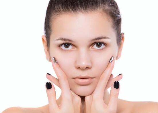 水和乳液一定都要用吗,水乳用拍的好还是直接抹好