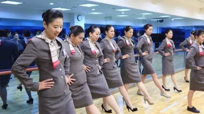 世界航空公司空姐制服,世界航空服