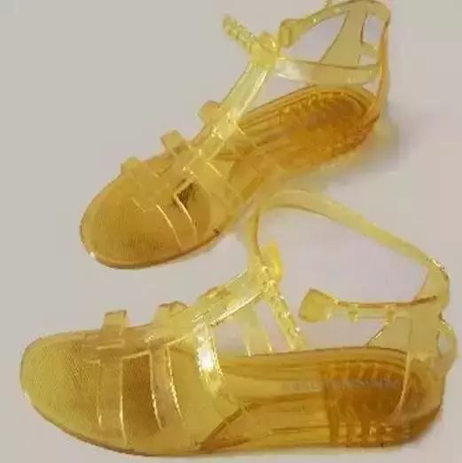 本溪人小时候穿过的爆款，太时髦了！你穿过几件？