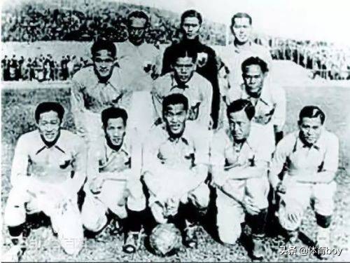 赛场上的他依旧兢兢业业,奥运赛场他一枪绝杀逆转夺得首金