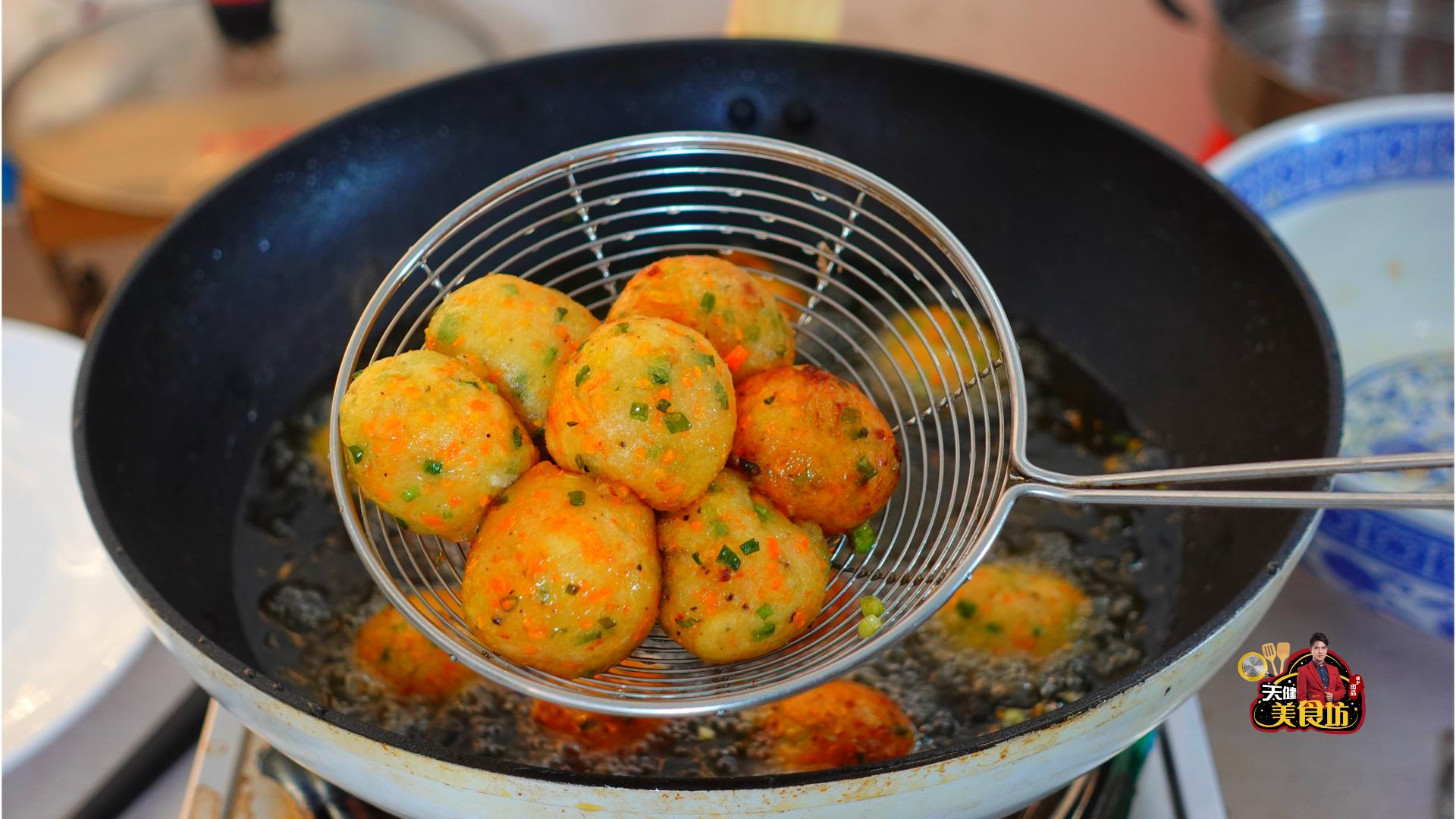 蒸土豆丸子的最简单做法大全图解,炸好的牛肉丸子和土豆怎么做好吃