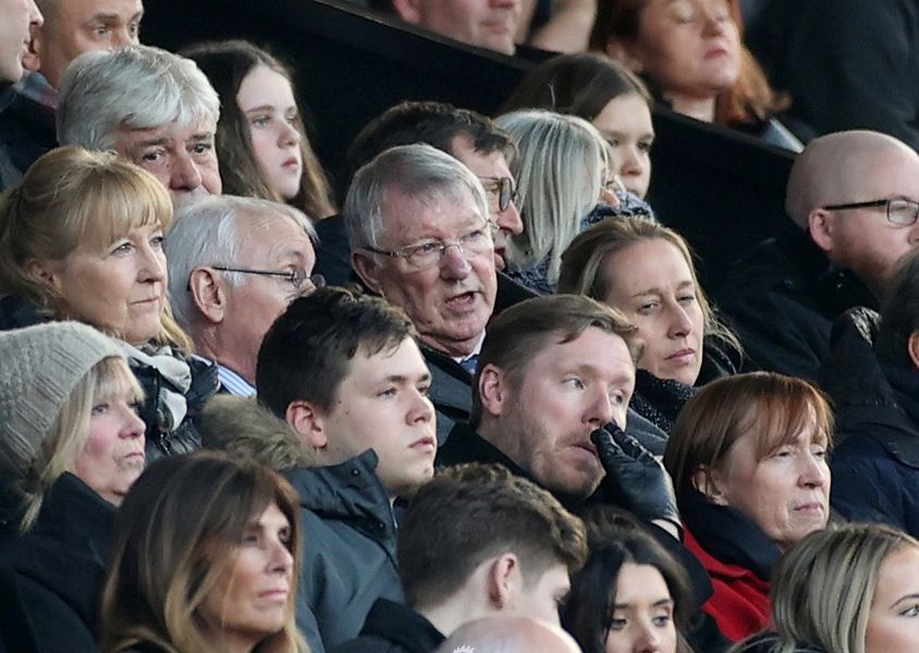 索帅含泪告别曼联全程,索帅大雨中致敬爵爷