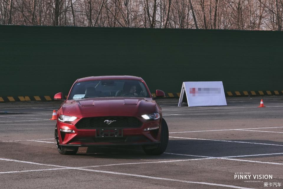 野马mustang宝石红,mustang提车真实评价