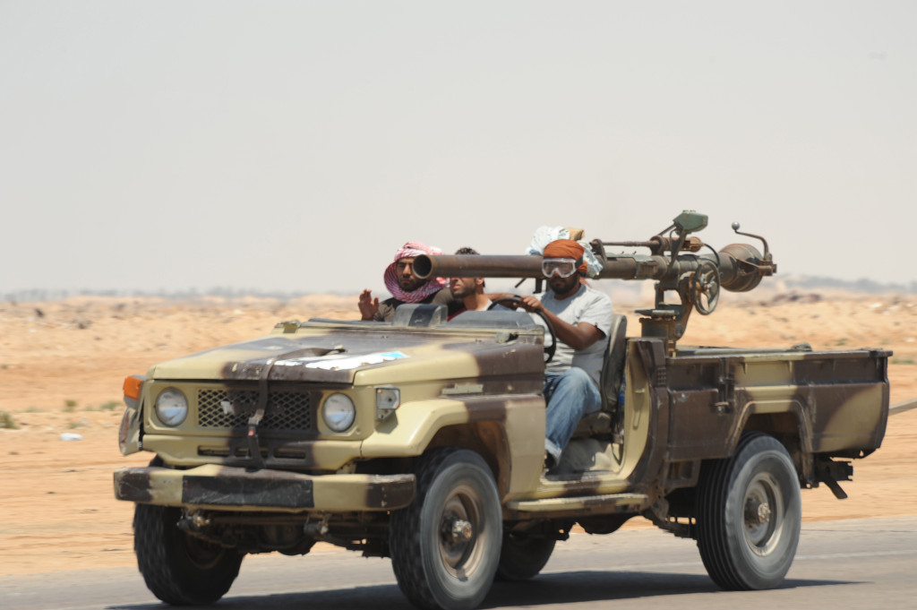 全新陆巡5.7试驾,陆巡v6版测评