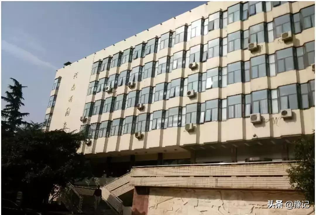 郑州十年的变化,郑州78岁老人为变年轻花30万