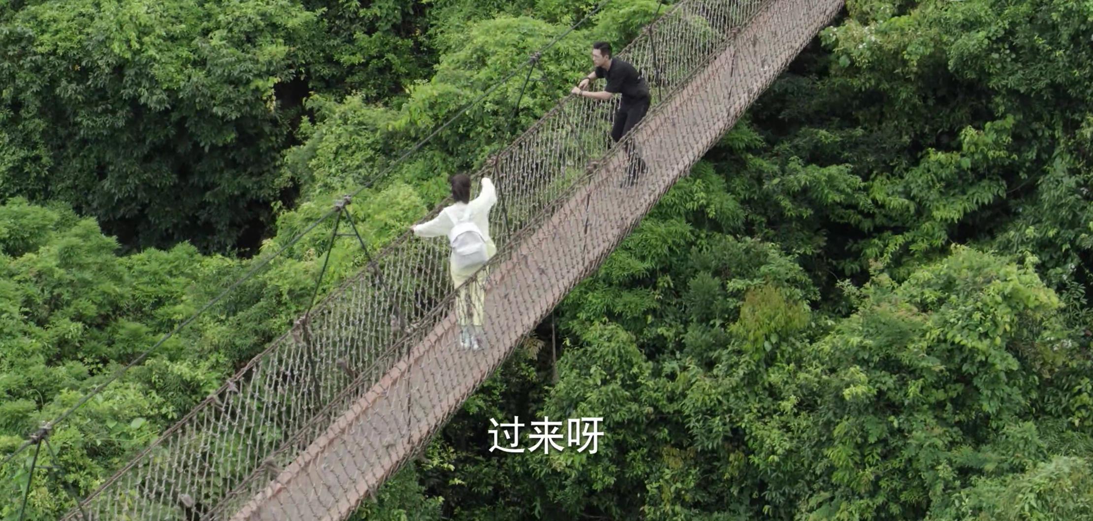 杨紫给李现分享旅游景点,现实生活中李现和杨紫到三亚旅游