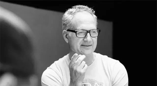 阿迪与耐克的对决,耐克和阿迪相互竞争具体故事