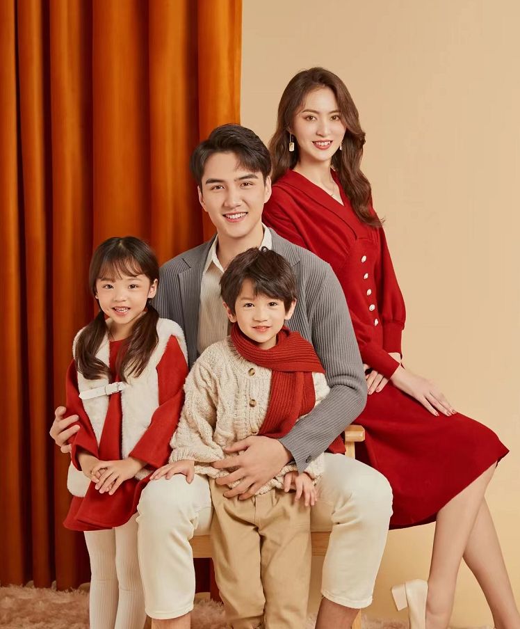 过年拍全家福服装,全家福穿什么衣服拍好看