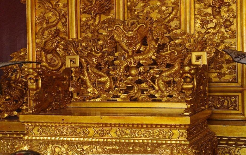 金丝楠木家具好还是乌金木家具好,金丝楠木家具适合放在卧室内吗