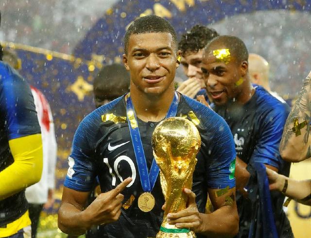 c罗7号和梅西10号,c罗回应梅西晒球衣