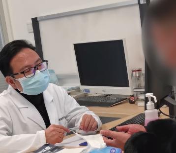 点赞!微创技术疗效堪奇,“陈年手汗”一朝祛除