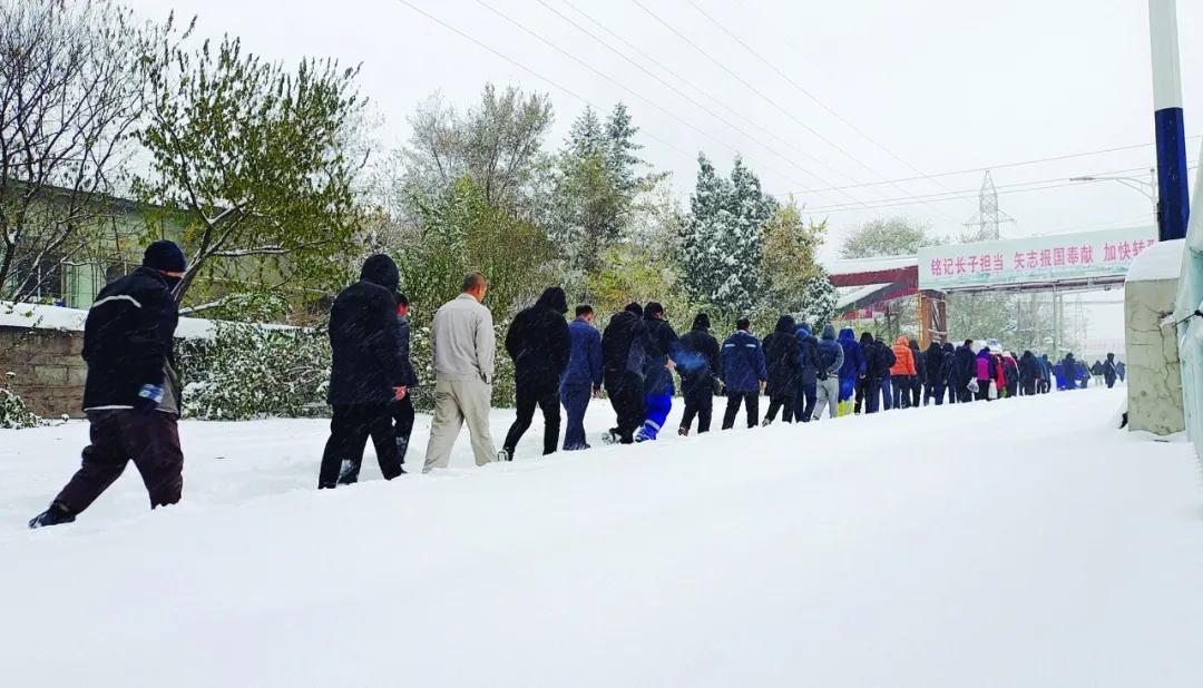 最厚的雪VS最深的情，数万鞍钢人以如炬决心打响立冬之战