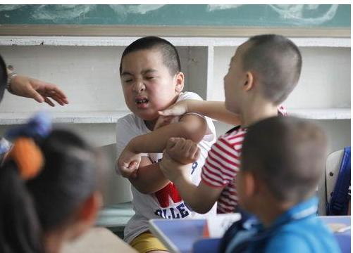 孩子在外边被欺负怎么教育,如果孩子在外面被欺负了怎么办