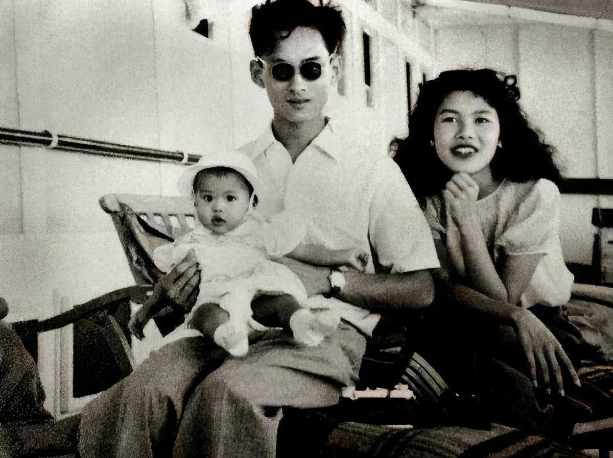 泰国的武装部队究竟是听从国王指挥还是政府总理指挥