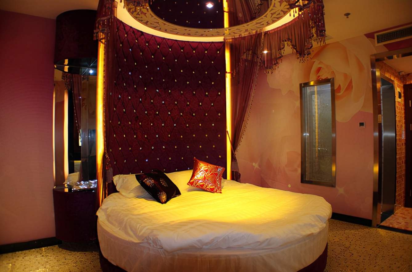 情侣套房的床为什么是圆的,情侣房为什么是圆床