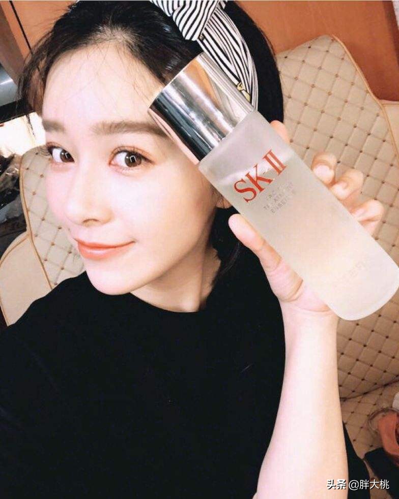 换季洗完脸发红一块一块的,换季脸又油又干