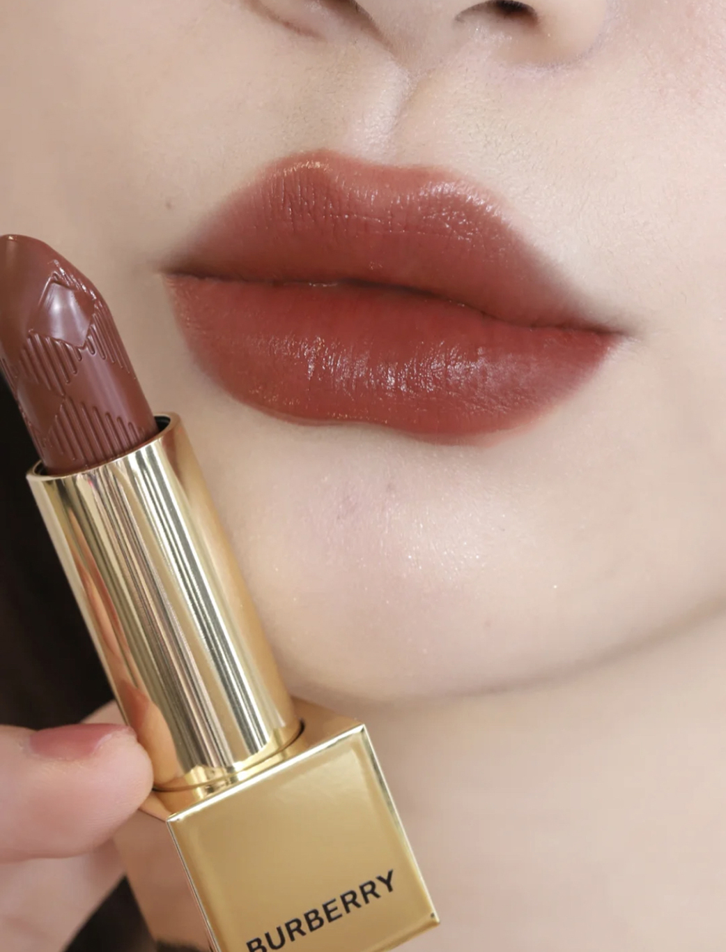 黄黑皮穿胡萝卜色好看吗,黄黑皮适合胡萝卜色显气色