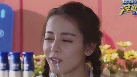 迪丽热巴沙雕走步,迪丽热巴沙雕走姿