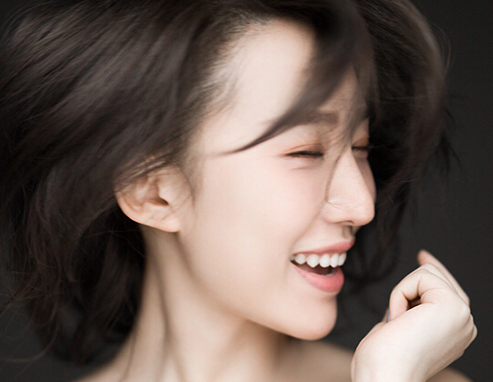 中国足坛最美的女老板,她把队徽纹在了大腿上