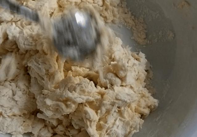 油条新方法不揉面不擀面蓬松柔软,油条为啥蓬松