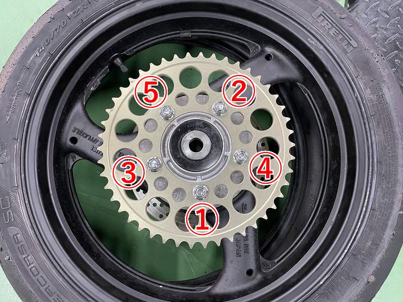 摩托车前链条改16齿,摩托车换牙盘链条教程