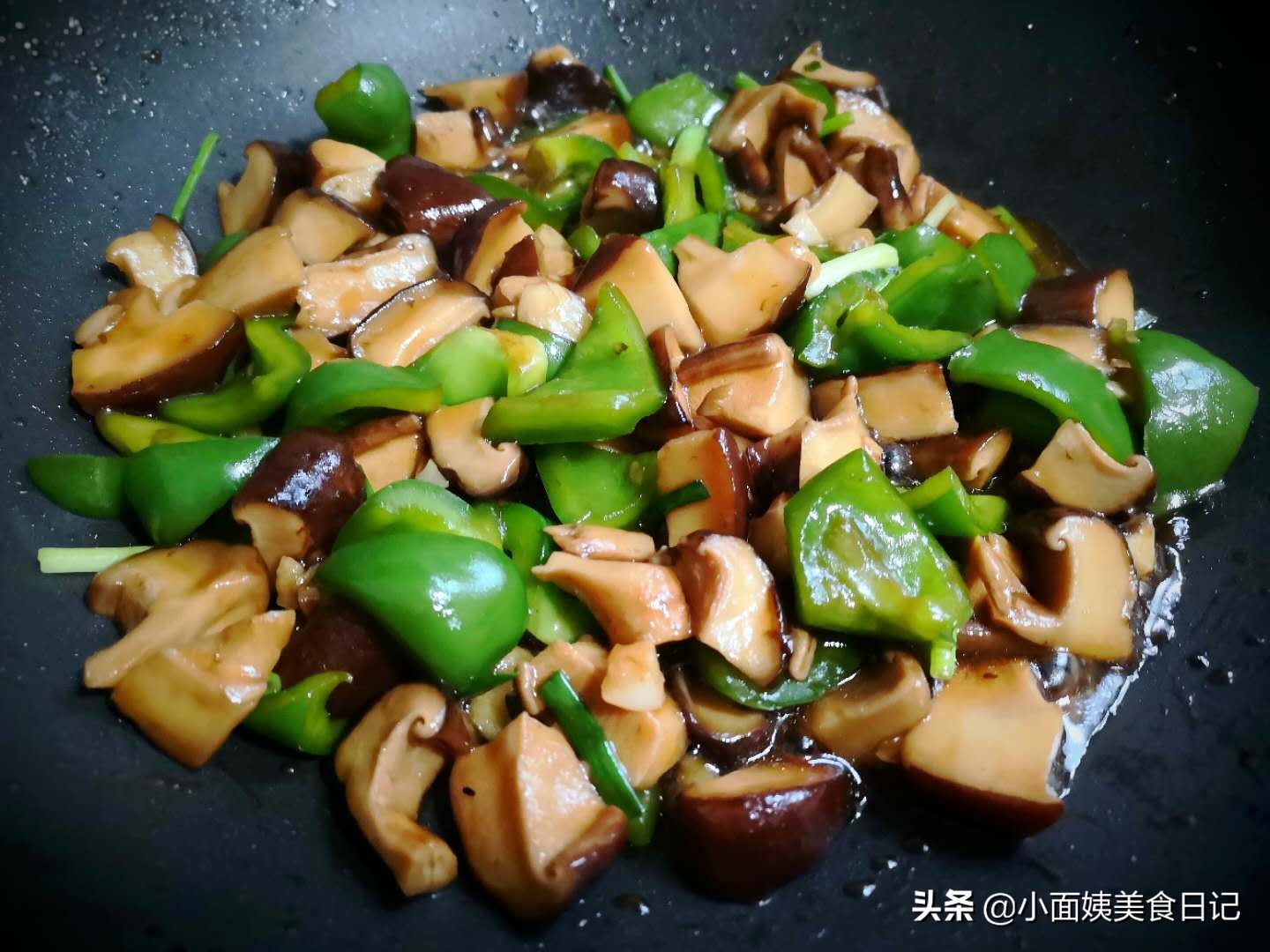 这三样一起炒实在太鲜美,这道菜懒人必备随便一炒都很好吃