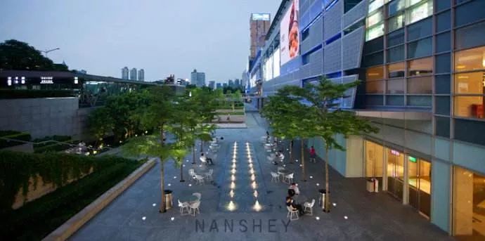 年销售额32亿！一个体育老师打造的商场，在深圳竟火了11年