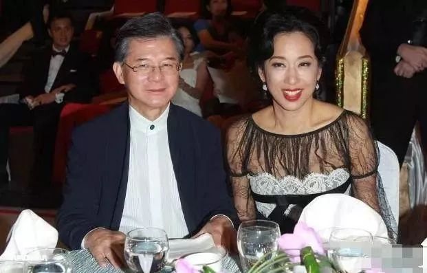 郭晶晶的婆婆如今被宠成少女,郭晶晶婆婆是哪届港姐