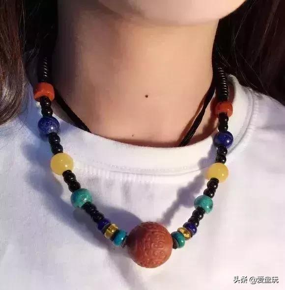 南红锁骨链如何搭配,锁骨链上怎么搭配珠子好看