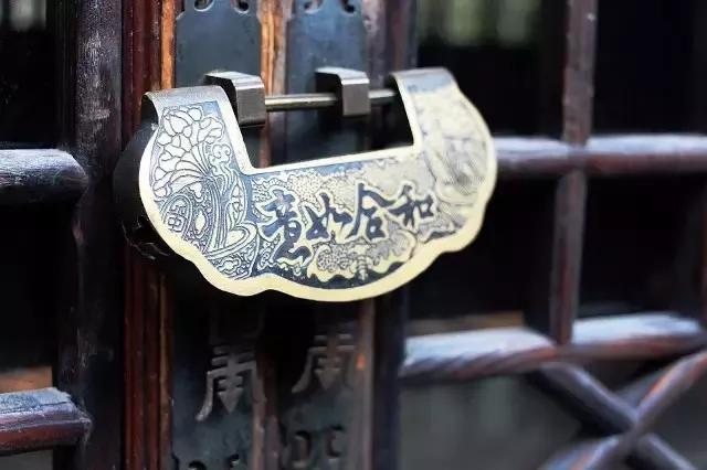 从前的锁好看钥匙也精美,从前的锁好看钥匙也精美什么意思