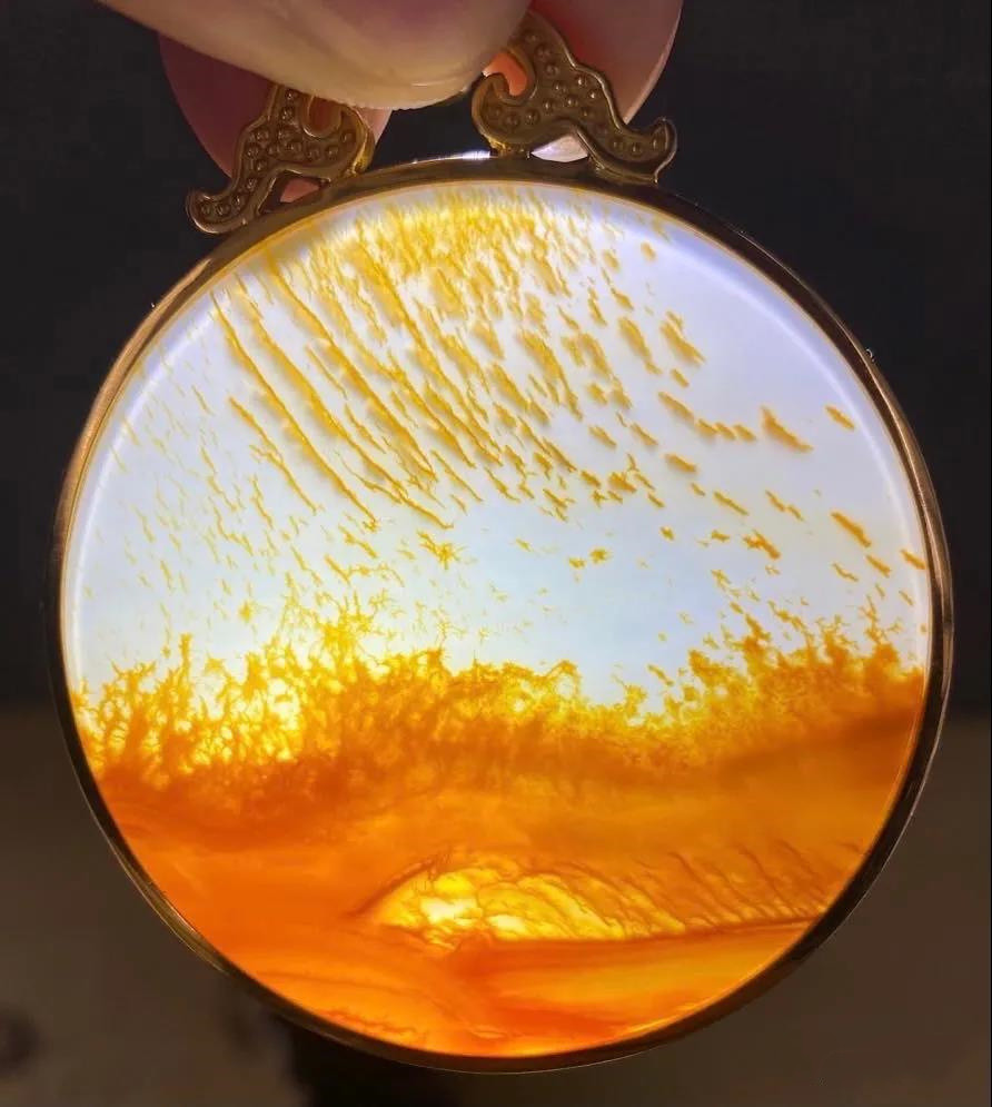 黄玉与黄龙玉哪个收藏价值高,黄龙玉能用精油养护吗