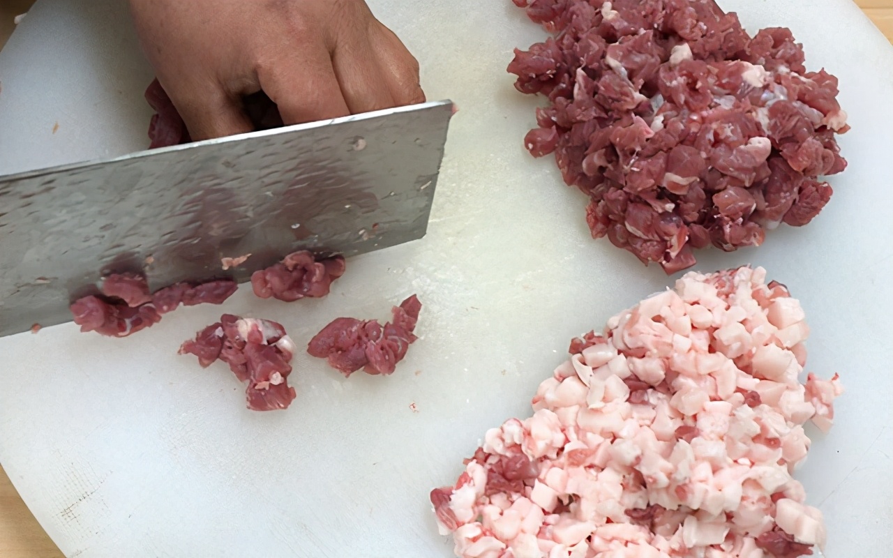 蒸发面肉包子怎么发面,蒸肉包子简单好吃的秘诀和面调馅