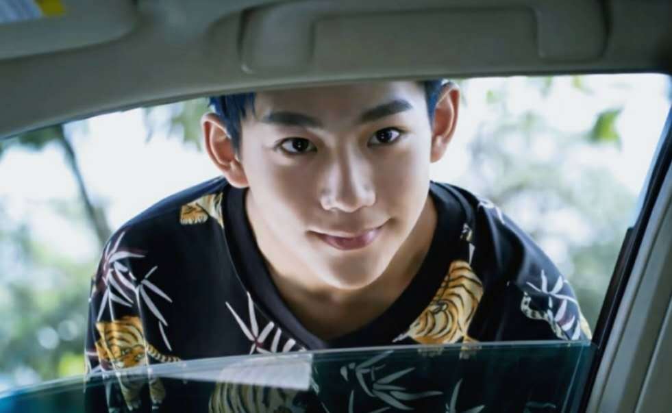 横扫新人奖,横扫奖项的最佳男配角