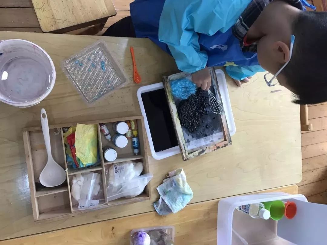 幼儿园生成课程案例,幼儿园关于纸的课程