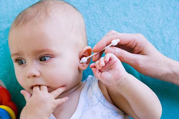 6岁小孩半夜说耳朵疼有什么办法,四岁孩子半夜说耳朵痛去哪个科