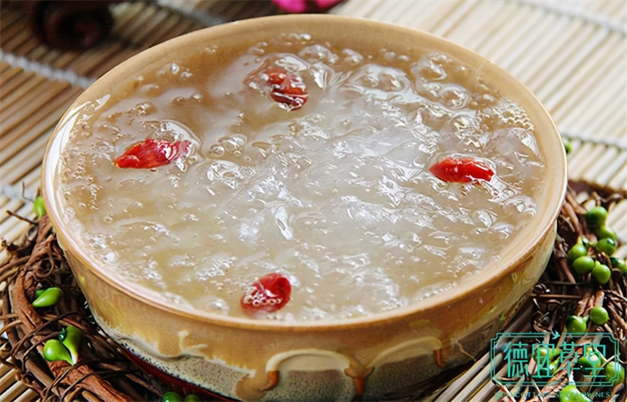 炖好的燕窝有点发黄,炖好燕窝冰箱里发霉了