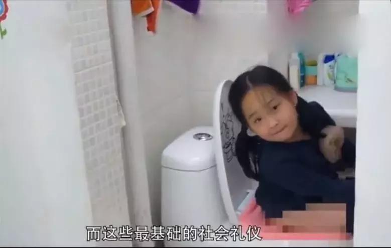 当着孩子面换衣服、上厕所不关门，危害竟然这么大