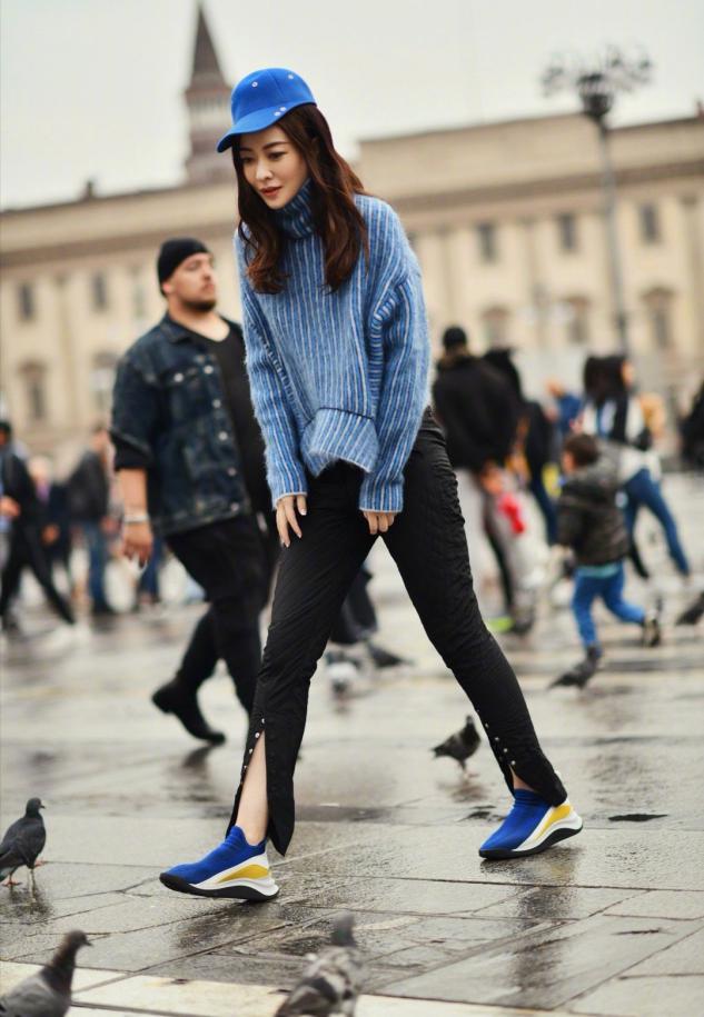 熊黛林穿白衬衫黑色背带裤,熊黛林露肩长裙大秀好身材